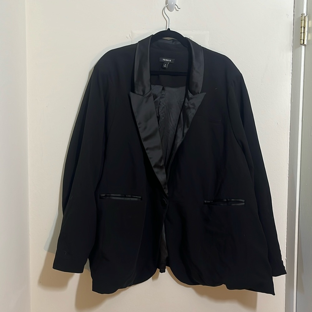 TORRID tuxedo blazer